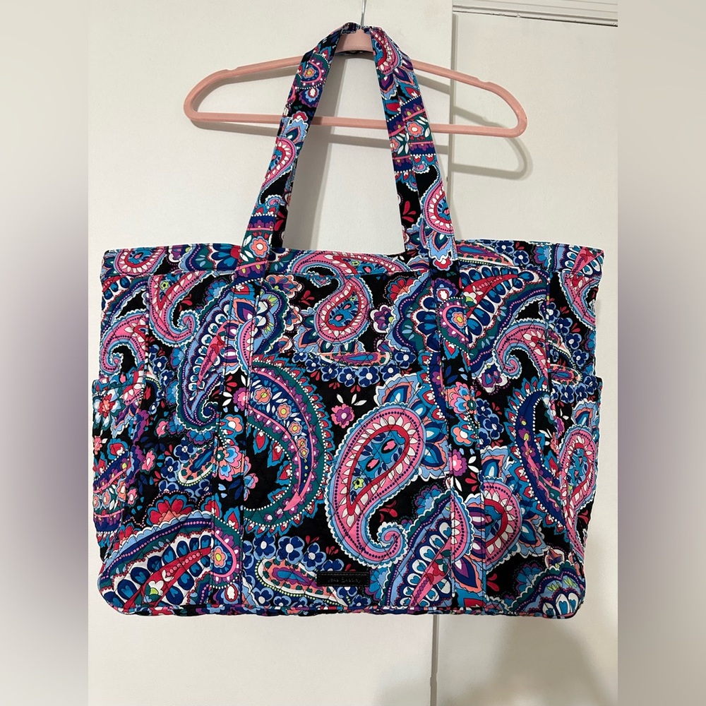 Vera Bradley New Multicolor Floral Quilted Travel Bag